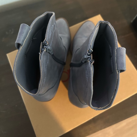 Sugar blue tonal boots size 8 - Picture 3 of 7